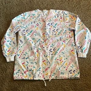 Ladies Vintage Scrub Gear button up front print jacket w/drawstring bottom Sz M